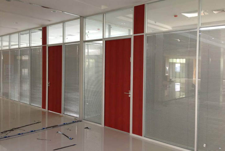 辦公區(qū)高隔墻裝修